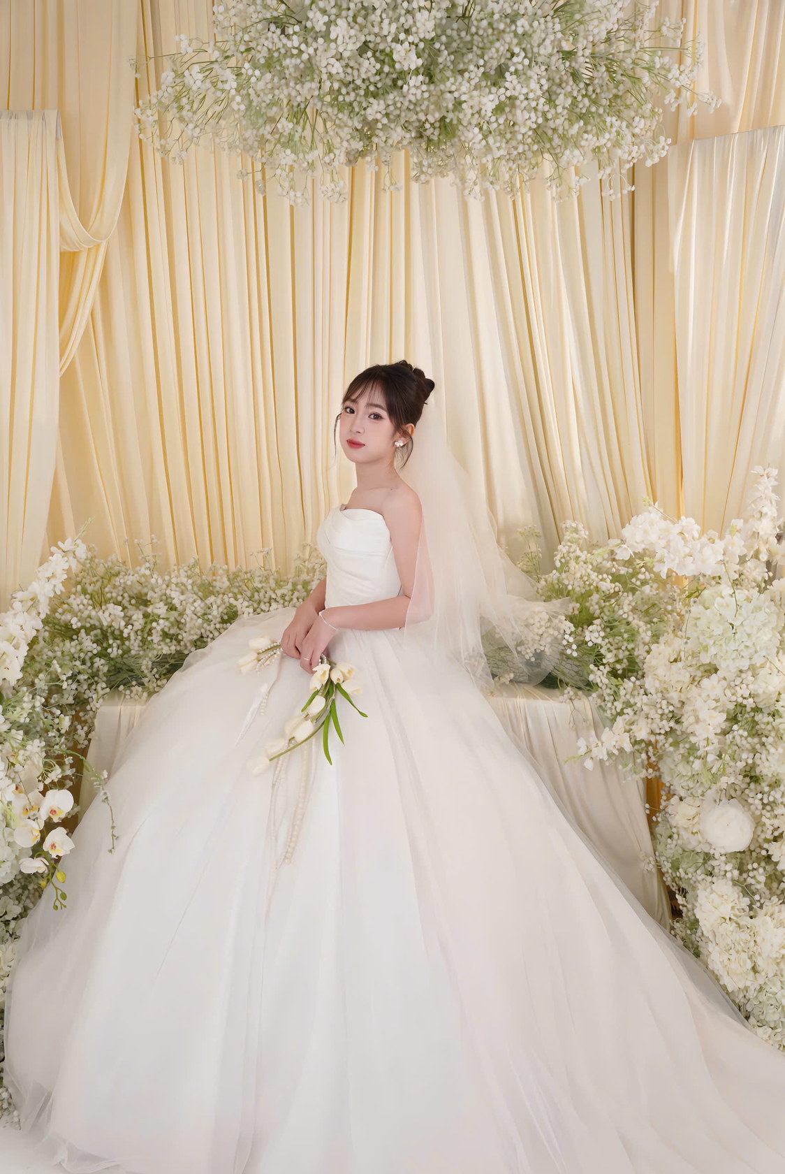 Chân dung cô dâu Thùy Linh