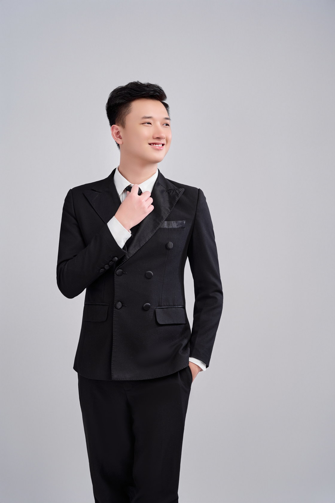 Chân dung chú rể Quyết Thắng