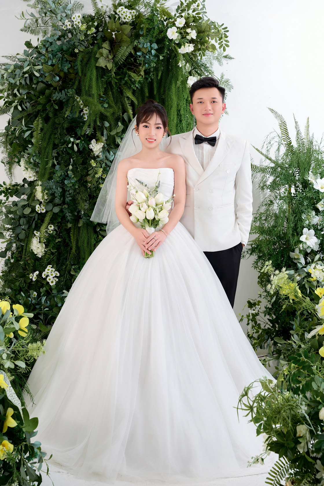 Ảnh phóng trang trọng — Quyết Thắng & Thùy Linh