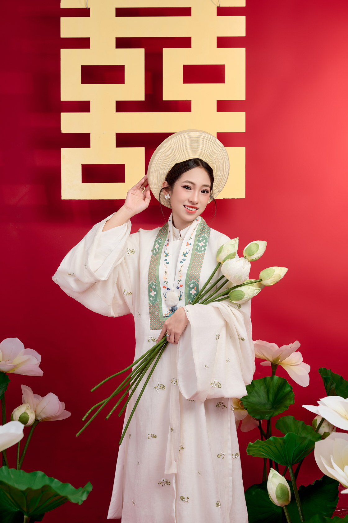 Chân dung cô dâu Thùy Linh